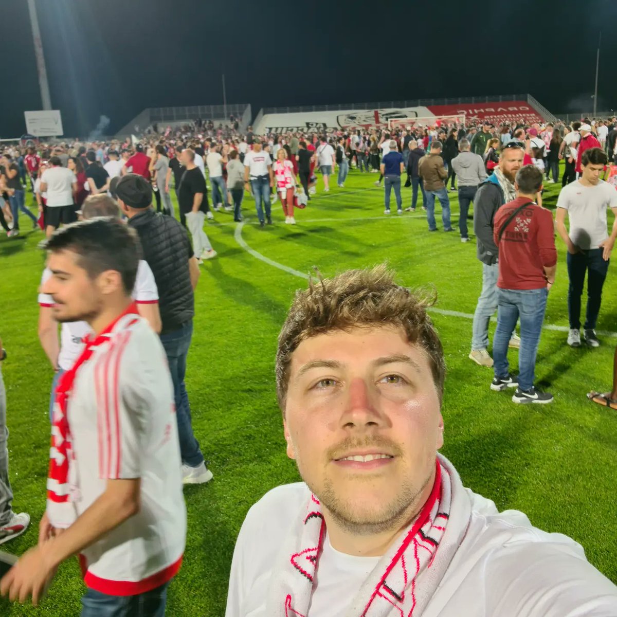 LoicDrd's tweet photo. ILS L'ONT FAIT, ON L'A FAIT. MERCI @ACAjaccio 
(Et oui j'ai un coup de soleil sur le nez et alors ?) https://t.co/yFn4zgawN6
