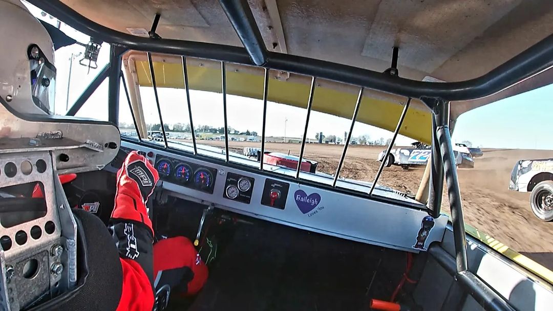 LongacreRacing's tweet image. Longacre Gauges in action! Thanks for the photo, @tucker11t! #teamLongacre