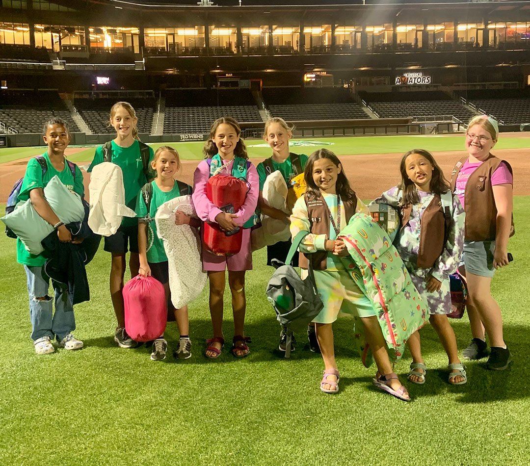 girlscoutsnv's tweet photo. Renewing during the Early Bird Incentive π¦ was a HOME RUN for these Girl Scouts! βΎ|| They had a blast at the baseball game π then had a sleep over π΄ in the baseball field! Let us know how much fun you had and share your comments and photos! π¬ πΈ#gsbaseball #gsavaitors https://t.co/2qghVLxMc2