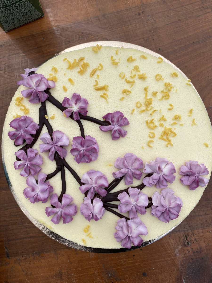 Спасибо огромное Татьяна <a href="/stMdikphrQN1f5l/">Татьяна Сикорская</a> за супер оперативно, с любовью приготовленный торт!!! Он шикарен не только снаружи, но и по вкусу все оценили! СПАСИБО!!!

#торт #деньрождения #сладости #праздник