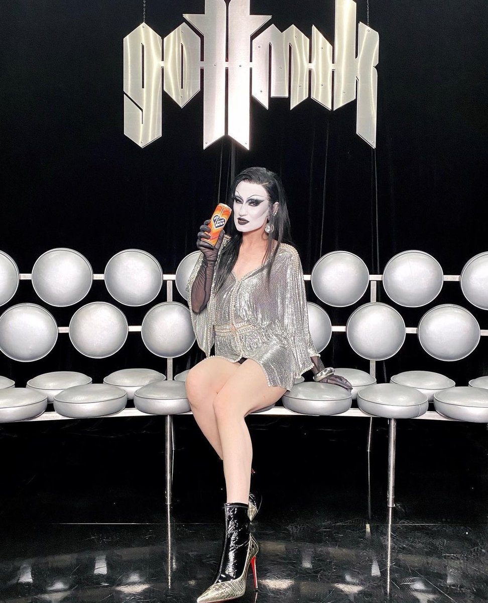 gottmiksexual's tweet photo. gottmik also known as the love of my life 🖤🛐 https://t.co/AOfvOyHqgi