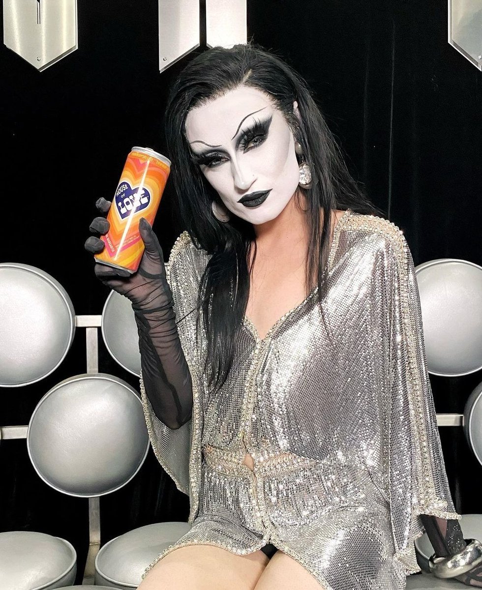 gottmiksexual's tweet photo. gottmik also known as the love of my life 🖤🛐 https://t.co/AOfvOyHqgi
