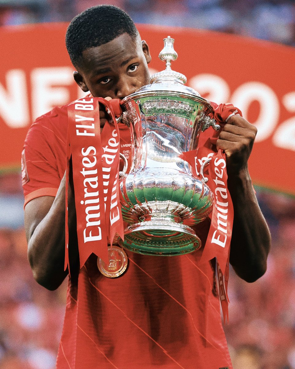 One kiss is all it takes 😍🏆🔥 #Alhamdulillah <a href="/LFC/">Liverpool FC</a>