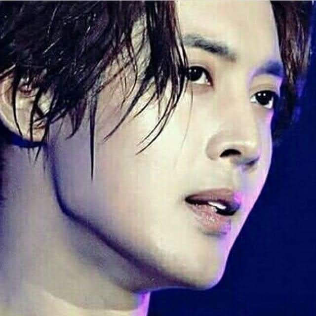 "La sonrisa tiene un idioma universal y se asocia con el disfrute y el placer. Se puede expresar alegría o incluso saludar. Una sonrisa es una buena señal. Y como dice la canción. Nunca estás completamente vestido sin una sonrisa." 🥰👽🇰🇷💚
<a href="/khj_heneciatwt/">KIMHYUNJOONG</a>
<a href="/TEAMHENECIA/">HENECIA OFFICIAL</a>