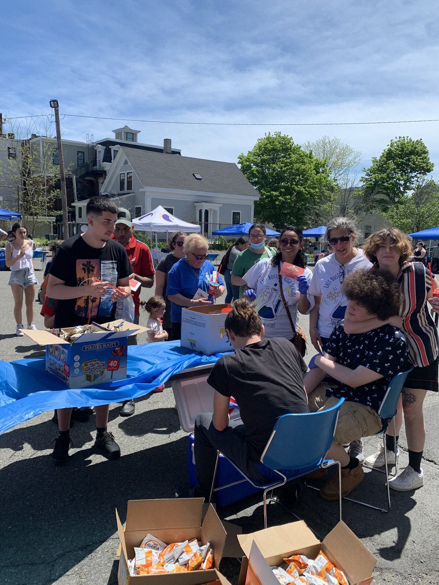 ebhs_science's tweet photo. Another successful East Boston STEAM Day in the books! Thank you to the many teachers, students, partners and families that enjoyed the day with us! @ebjets @BostonSchools https://t.co/Stcbasdjlg