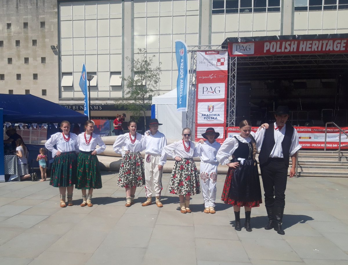 pauljames_glos's tweet photo. Brilliant @PLHeritageDay event in Kings Square, #Gloucester today. Wonderful to see the Square full of people enjoying themselves. Well done @CllrJaro and team. https://t.co/K2oxxWeMrS