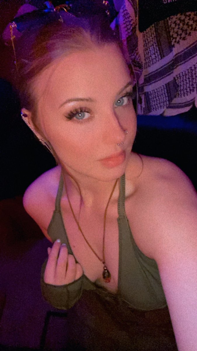 Sp00kyMak's tweet photo. my sincerest NON-apology<3 #ootd #fashion #looks #thefit https://t.co/pAM4KX7Aqf