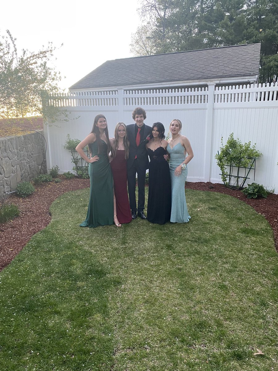 baileyvp_'s tweet photo. prom #1 was a success<3 https://t.co/MP2bALn7qT