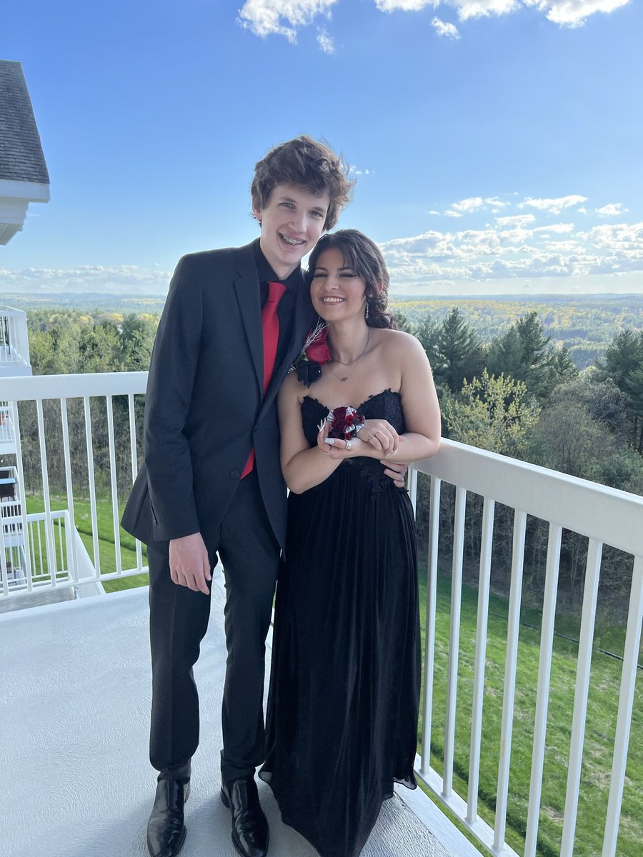 baileyvp_'s tweet photo. prom #1 was a success<3 https://t.co/MP2bALn7qT