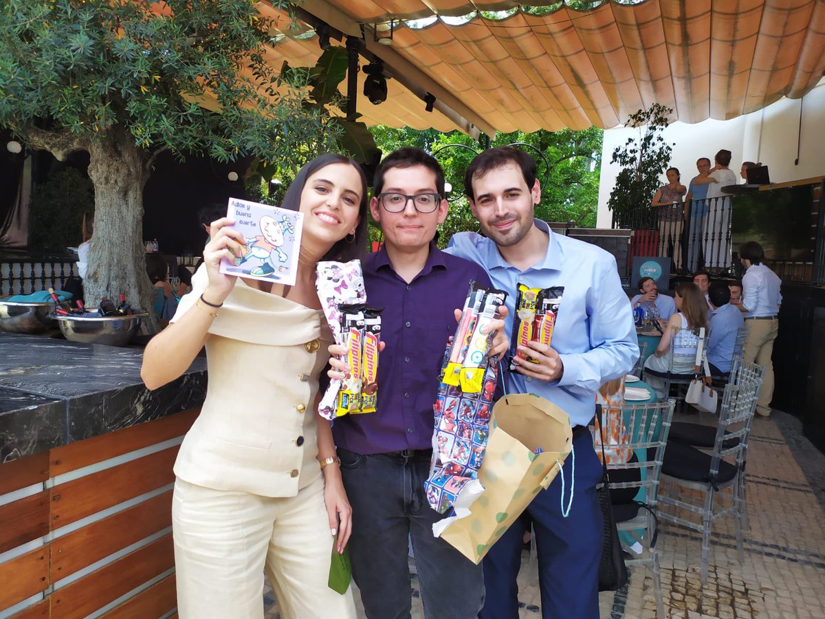 CorazonHuvr's tweet photo. Estos días despedimos a nuestros erre 5 de este año. Juanlu, Amadeo, Inma: flamantes cardiólogos con una excelente formación que han conseguido sacar su mejor versión estos cinco años. Gracias por tanto!Esta siempre será vuestra casa!El futuro es vuestro!ENHORABUENA! https://t.co/HGXpIozBDZ