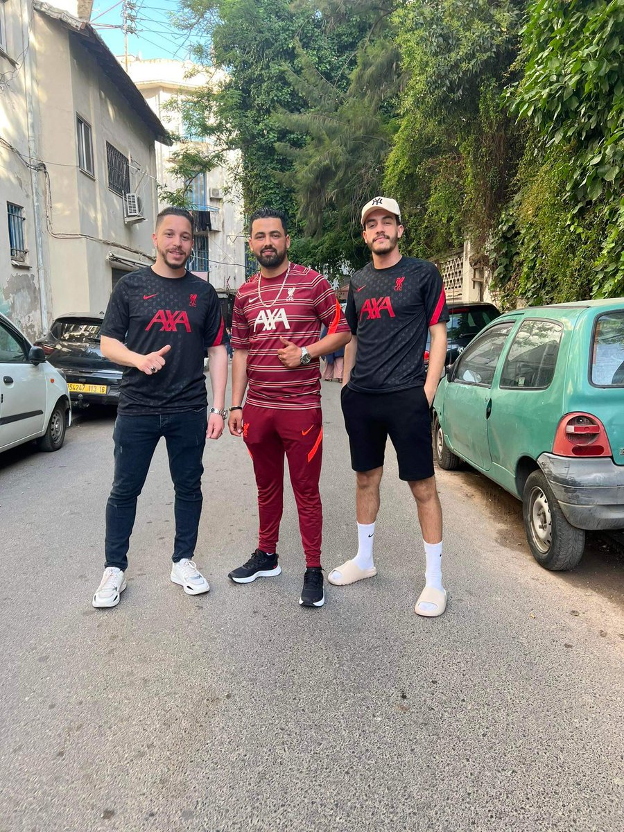 AlgeriaLfc's tweet photo. صور من تجمع اليوم 

مبرووك ليفربول الجزائر https://t.co/slRQtEA10J