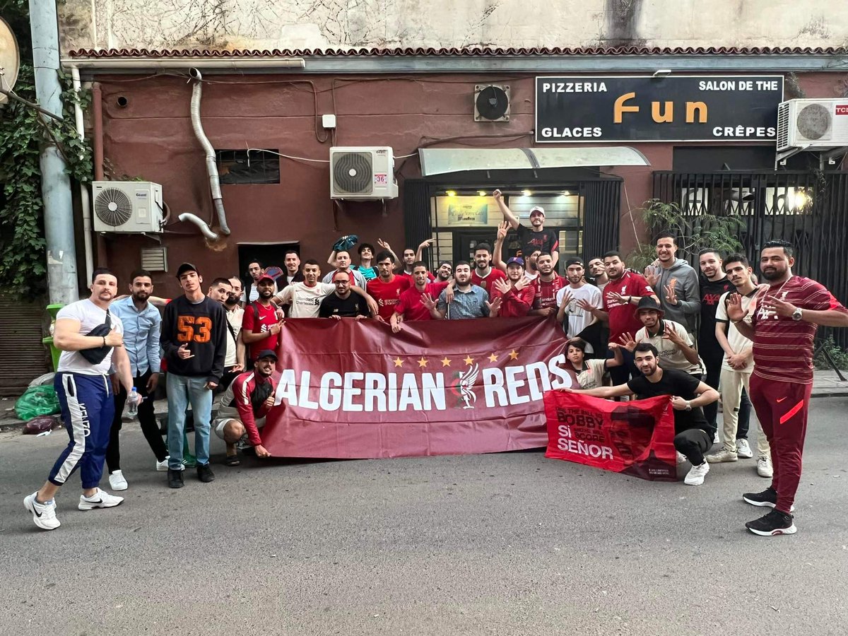 AlgeriaLfc's tweet photo. صور من تجمع اليوم 

مبرووك ليفربول الجزائر https://t.co/slRQtEA10J