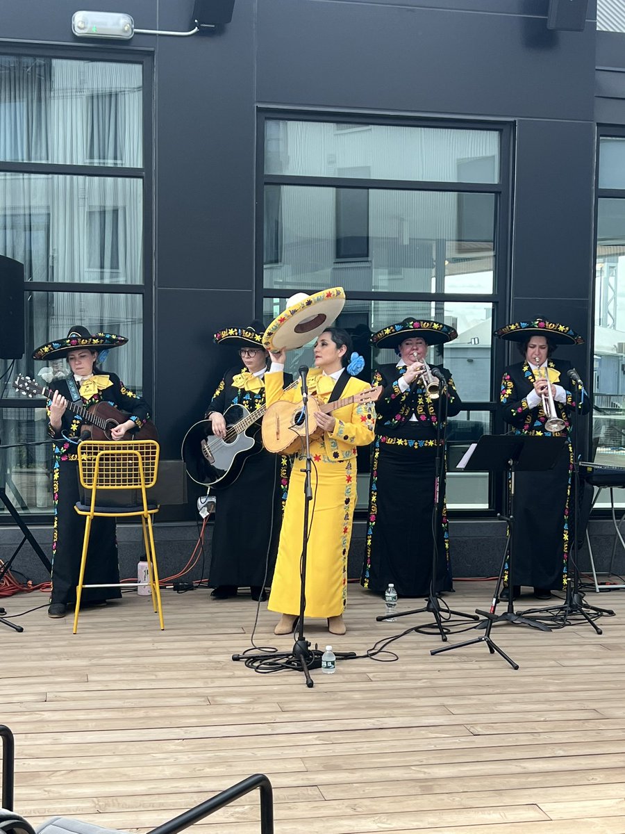 EastBoston_ONS's tweet photo. What a block party!!! Thank you to #TheAddison and @afrolatinax for hosting this event for the #Eastie residents.
Having @Veronicarobles and her mariachi band was, of course, the cherry on top of the cake. 🇲🇽🤩
What an awesome Saturday. 🌞🌞 https://t.co/rzAKd1xAOJ