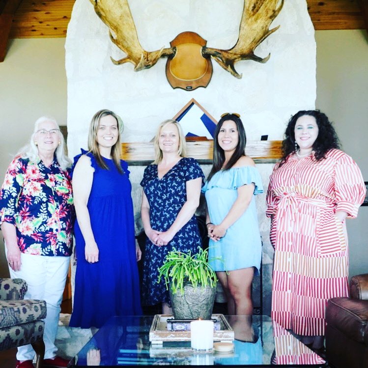 CCADPialum's tweet photo. Thankful for these sisters!! Happy Founders’ Day @AlphaDeltaPi https://t.co/Jf8gRmRu7U
