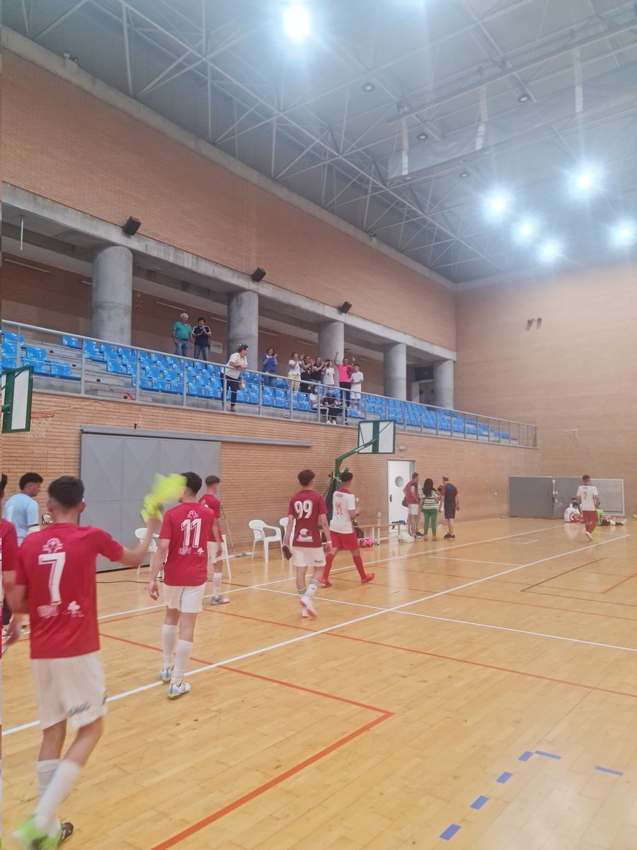 Cdcampos2's tweet photo. Victoria en el primer partido de la final juvenil por un resultado de 4 a 5 en casa del @ADVistalegre.Que manera de COMPETIR lo de estos chicos.Gracias a esa afición CAMPERA que nos ha animado👏😍😍 @muleo1 @MPerezceron @IvnPrezCalixto1 @Claudiki14 @josebae47170450 @Ayto_Campos https://t.co/9kENQsRVjU