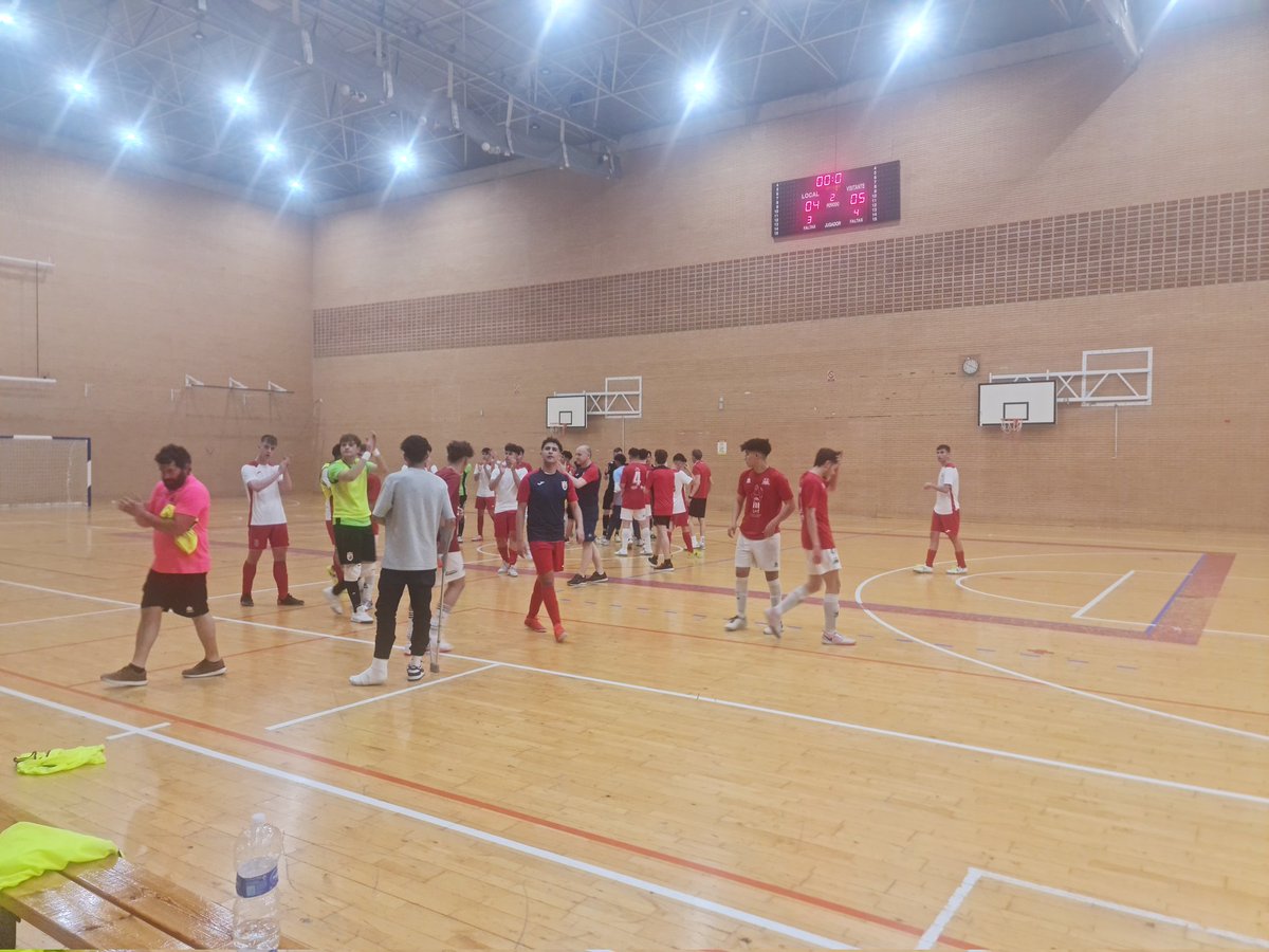 Victoria en el primer partido de la final juvenil por un resultado de 4 a 5 en casa del <a href="/ADVistalegre/">AD VISTALEGRE MURCIA</a>.Que manera de COMPETIR lo de estos chicos.Gracias a esa afición CAMPERA que nos ha animado👏😍😍 <a href="/muleo1/">muleño</a> <a href="/MPerezceron/">taki</a> <a href="/IvnPrezCalixto1/">Iván Pérez Calixto</a> <a href="/Claudiki14/">CLAU🌸</a> <a href="/josebae47170450/">FUTSALMUR</a> <a href="/Ayto_Campos/">Ayuntamiento Campos Del Río</a>
