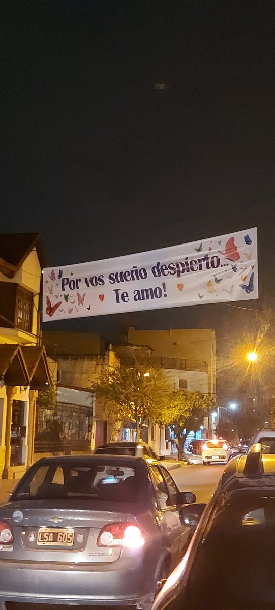 RevisteriaR's tweet photo. Esto es el amor 💘 
Corrientes. (Calle San Martín, entre Brasil y Uruguay).
.
#Corrientes #pasacalle #amor https://t.co/15P6zZ2wG1