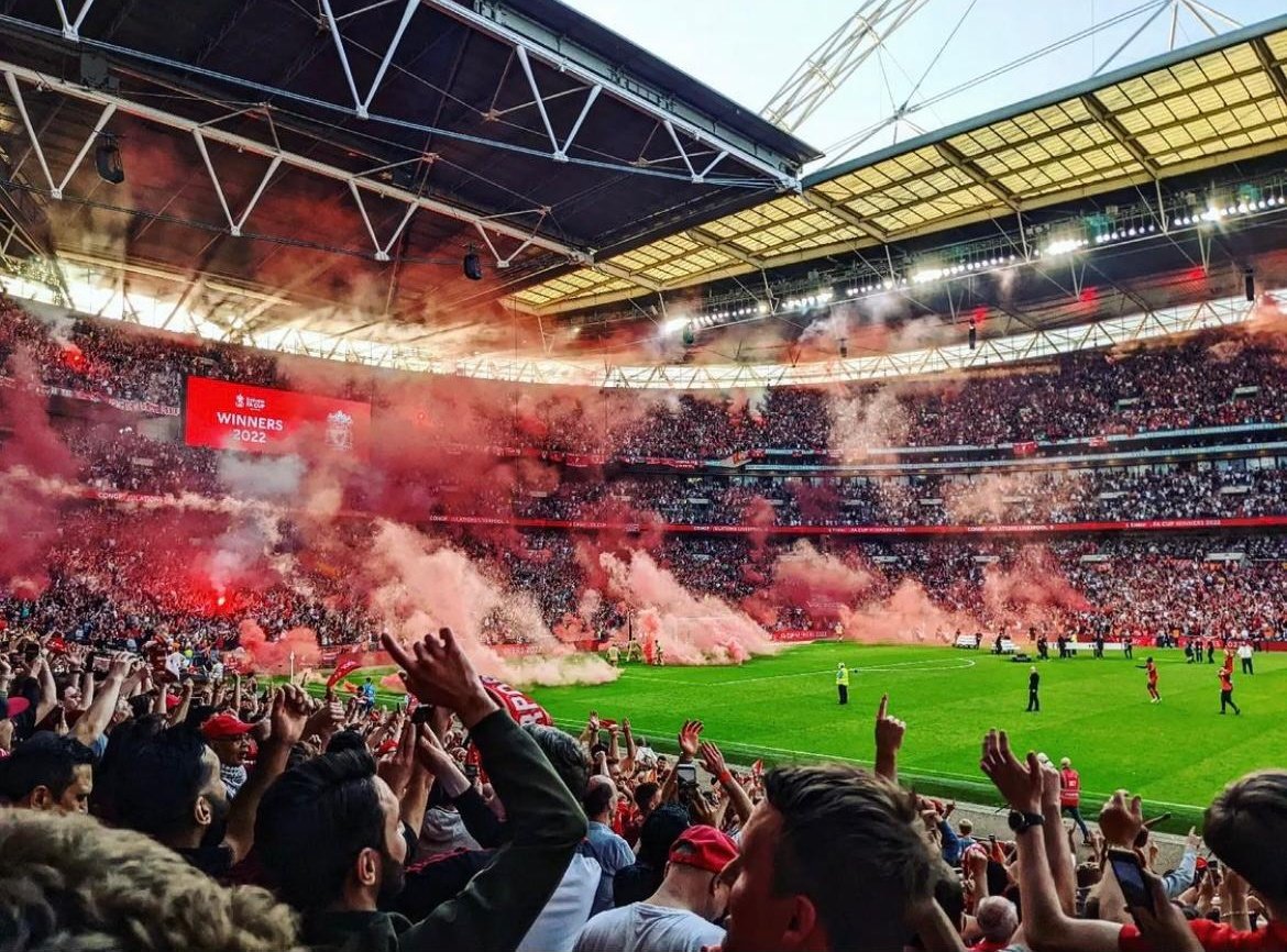 Possibly the greatest photograph ever taken 🔴

Nobody does it better 🙌