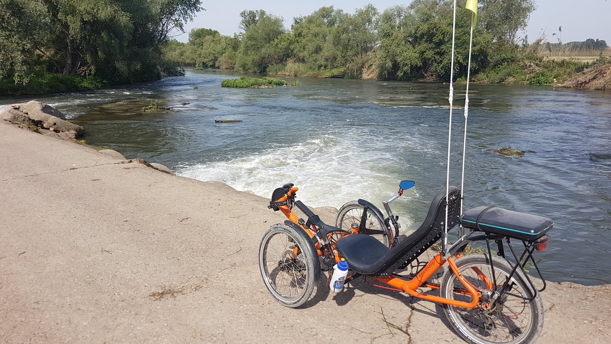 froilancan's tweet photo. Enjoying the river #MontoliuDeLleida #RecumbentTrike #recumbent #trike https://t.co/IUs2zyuigL