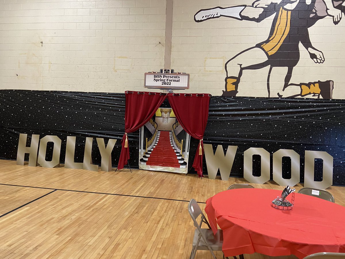 ArtsDhs's tweet photo. Getting ready for the Freshman-Sophomore Formal. @DelranHS_Princ https://t.co/OE1KRBSJf2