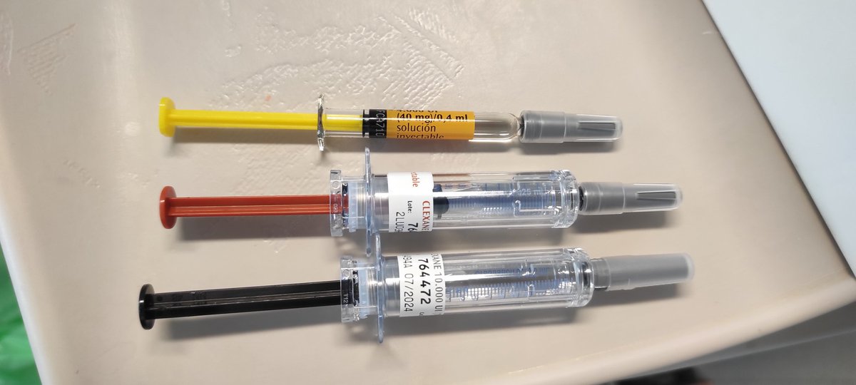 alimensal's tweet photo. ¿Se está dejando de invertir en la #seguridad de las #enfermeras en el #HUCA?

Llevo tiempo observando el cambio del tipo de jeringas de heparina: hemos pasado de las de seguridad para todas las dosis (tipo la marrón y la negra) a la amarilla (de 40mg, las más usadas).
#Reflexión https://t.co/25R1SpWUVi