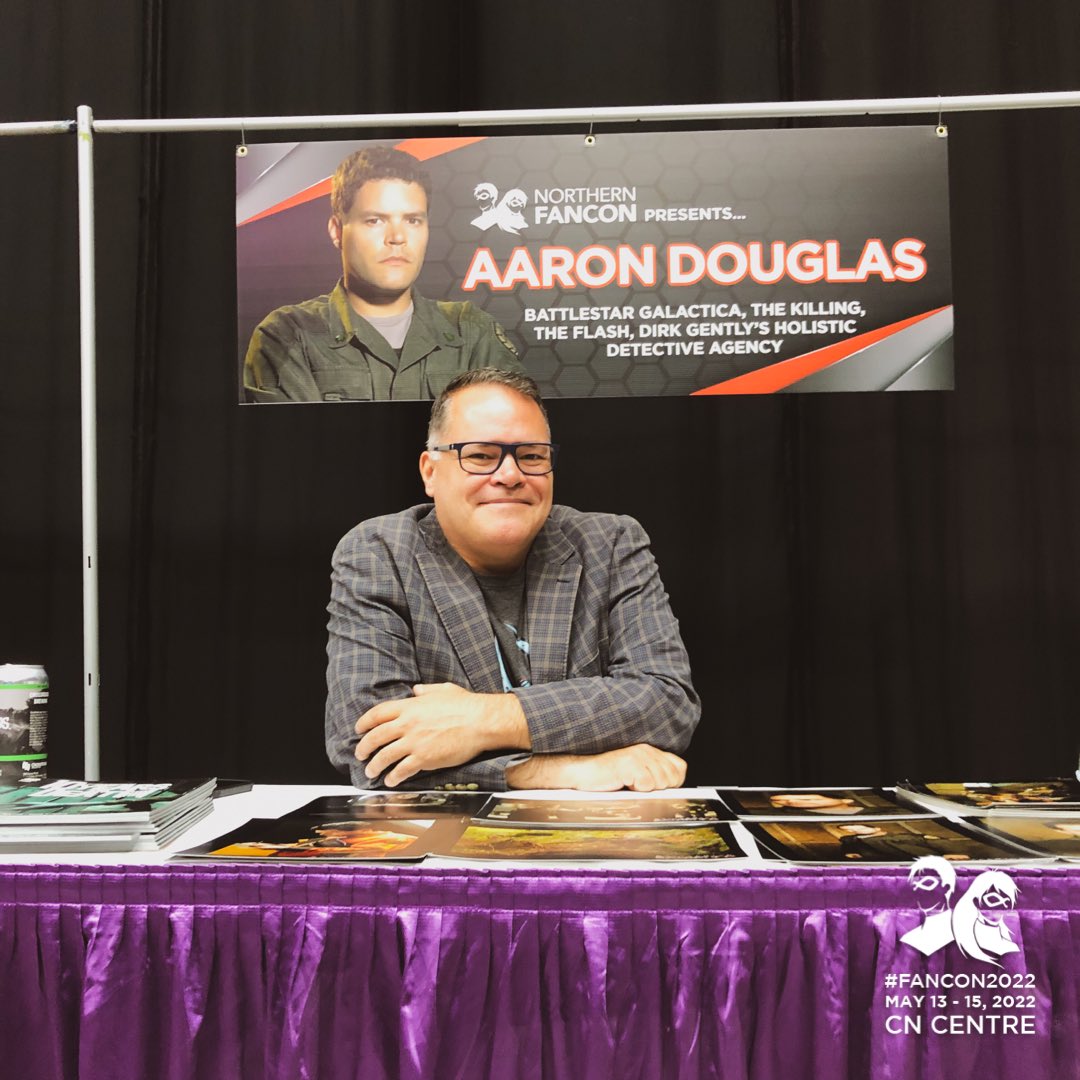 northernfancon's tweet photo. Hey, it’s @theaarondouglas
You know and love him from Battlestar Galactica, The Killing, The Flash … and so much more! Go get your goodies signed by him now in CN Centre!
#NorthernFanCon#cityofPG #takeonPG #FanCon7 https://t.co/QeJzPzCN6x