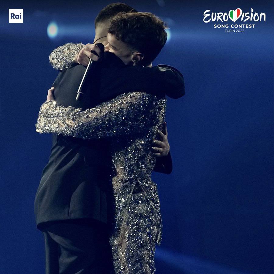 Gio__Comm's tweet photo. EUROPEEEEE VOTE 9 

Mahmood and Blanco on top of europe!!!! 💫

#ESC2022 https://t.co/1YWVpo06VE