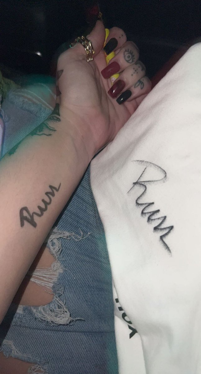 Say_rawh69's tweet photo. Got my husband name tatted on me 😍 thankful my badass tattoo artist loves me as much as she does ! @russdiemon https://t.co/fcg6RoCzw4