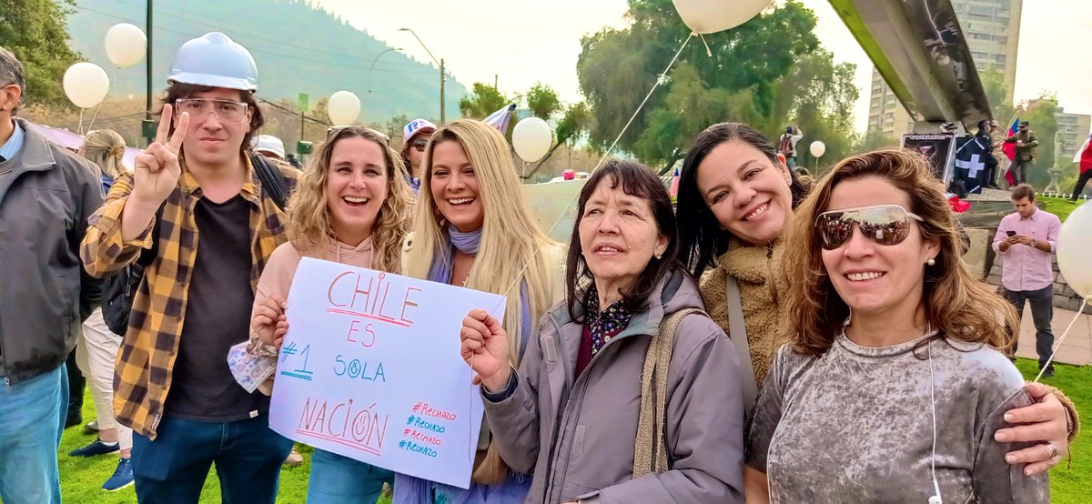 Equipo_Patriota's tweet photo. Agradecemos a todas las personas que asistieron hoy a la convocatoria del Monumento a la Aviación.
Cuando te digan que no somos tantos en las calles, recuerda que la Independencia de Chile fue iniciada por cuatro personas.
Gracias @marapoquindo3 por las fotos. @melnicksergio 🇨🇱 https://t.co/tYjPAOahkQ
