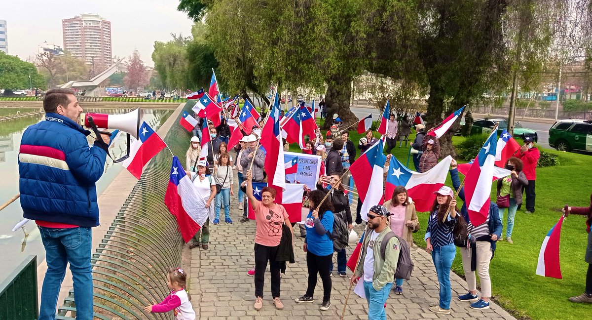 Equipo_Patriota's tweet photo. Agradecemos a todas las personas que asistieron hoy a la convocatoria del Monumento a la Aviación.
Cuando te digan que no somos tantos en las calles, recuerda que la Independencia de Chile fue iniciada por cuatro personas.
Gracias @marapoquindo3 por las fotos. @melnicksergio 🇨🇱 https://t.co/tYjPAOahkQ
