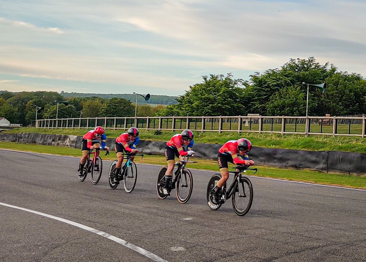 Fab night at Goodwood volunteering for my new cycling team <a href="/a3crg/">...a3crg</a>, watching <a href="/StoreyRT/">Storey Racing</a> in the team time trial and <a href="/DameSarahStorey/">Dame Sarah Storey</a> in the individual TT, amongst others. These are great events. Drop me a note if anyone would like more details.
#tt #ukcyclechat #aatr #goodwood