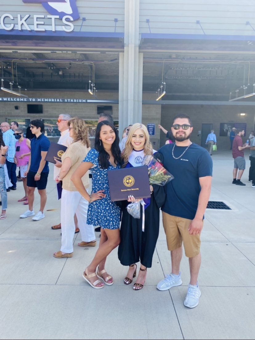 maribel_cazarez's tweet photo. We officially have another Tarleton Grad in the family now!! 🎉💜 So proud of my sister! @TarletonState https://t.co/ZWYnrWD93w