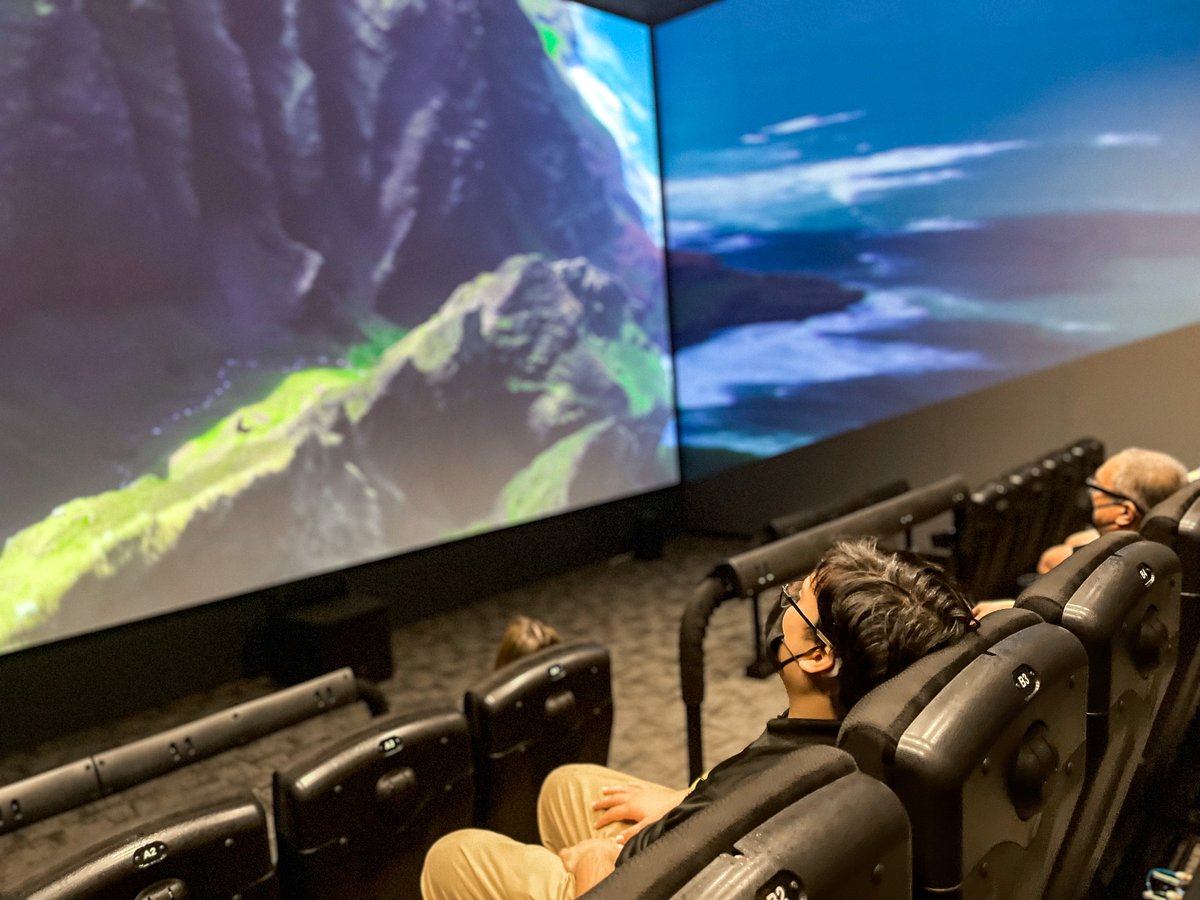 Happy Saturday! Cozy up in our #4DFX cinema and catch one of our featured films, #SoaringOverHawaii and #AdventureQuestHawaii. Feel the magic of seeing #Hawaii from new perspectives as your seats sway and vibrate with every twist and turn! #HICinemAttractions #Waikiki