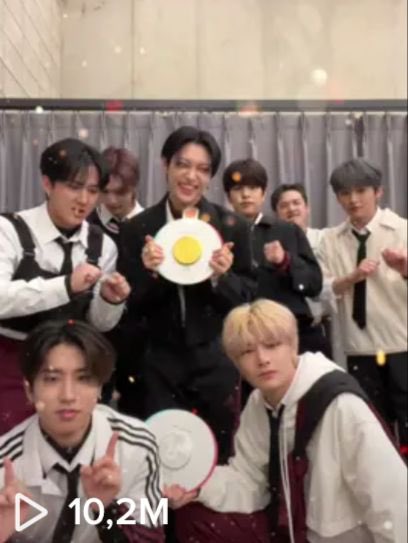 BrazilStay's tweet photo. |📽|•TIKTOK• 14.05.22
#StrayKids #GrooveChallenge ultrapassou 3.2M de curtidas e 10.2M de visualizações!
Não esqueçam de curtir, comentar e compartilhar o vídeo!
📎 : https://t.co/MH0SdlzmY2
#스트레이키즈 #STAY #StrayKids @Stray_Kids
Cr. staytiktok
~ 🦋 https://t.co/JMu5JSluNh