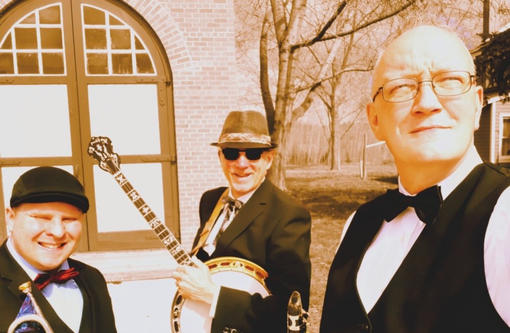 ACDixieYEG's tweet photo. Those amazing lads of AC-Dixie are back for the summer at @fortedmontonpark today!
#yeg #yegmusic #yegjazz https://t.co/QTWVlz6TfZ