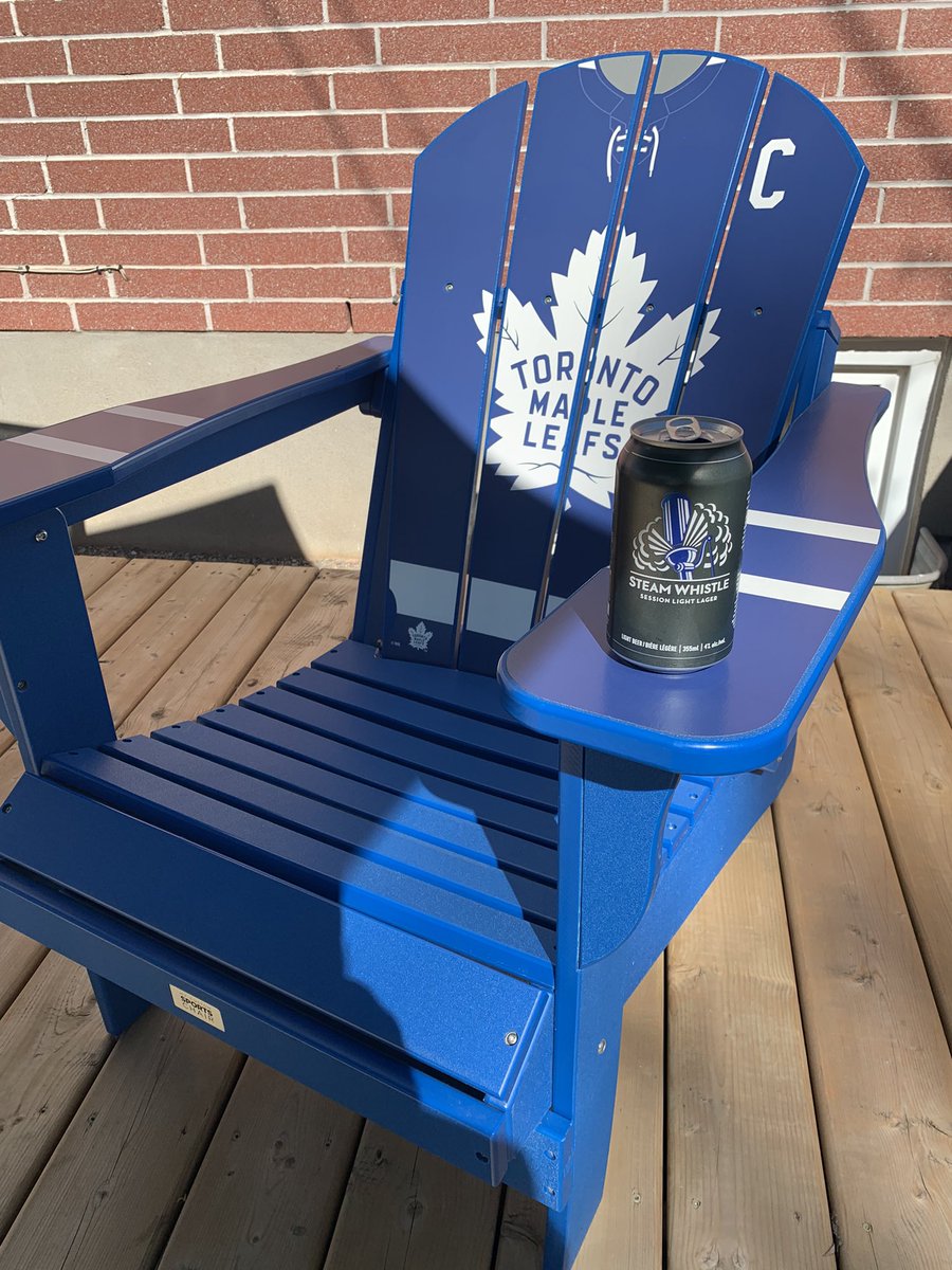 chrisd6979's tweet photo. What’s your #PreGame 🍻🍻#LeafsNation @MapleLeafs @MyCustomChairs @SteamWhistle #SessionLager #cheers #GoLeafsGo #LeafsForever https://t.co/Yiq534103j