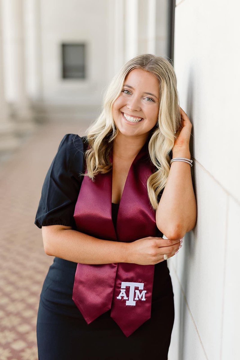 danielabarroeta's tweet photo. #TAMUgrad #tamugrad yay megan! https://t.co/GzpwYTrJRz