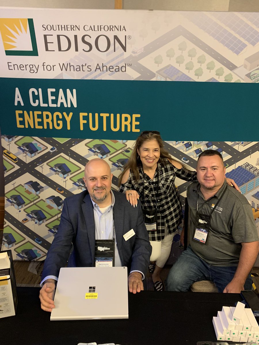 SCE_MarissaCS's tweet photo. @SCE_PublicAff staffing our sponsored booth @contractcities 2022 Municipal Seminar.  Shared variety of company initiatives w/local governments, business &amp; community leaders.  Excellent opportunity to reconnect w/stakeholders. https://t.co/KWWQTmxF8c