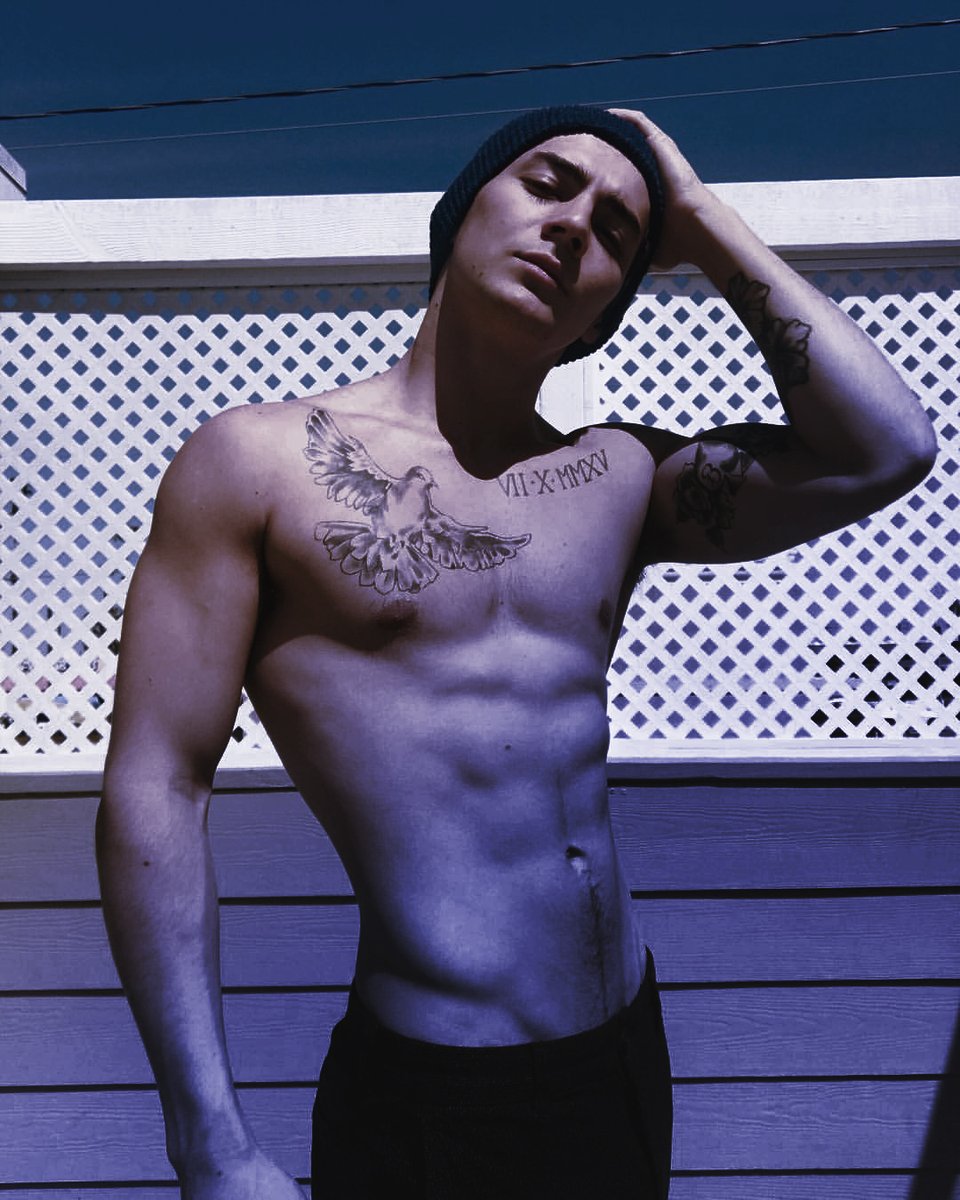 OfConturbatus's tweet photo. He seems to have lost his shirt...

    Again. https://t.co/fgLOkkJo8j
