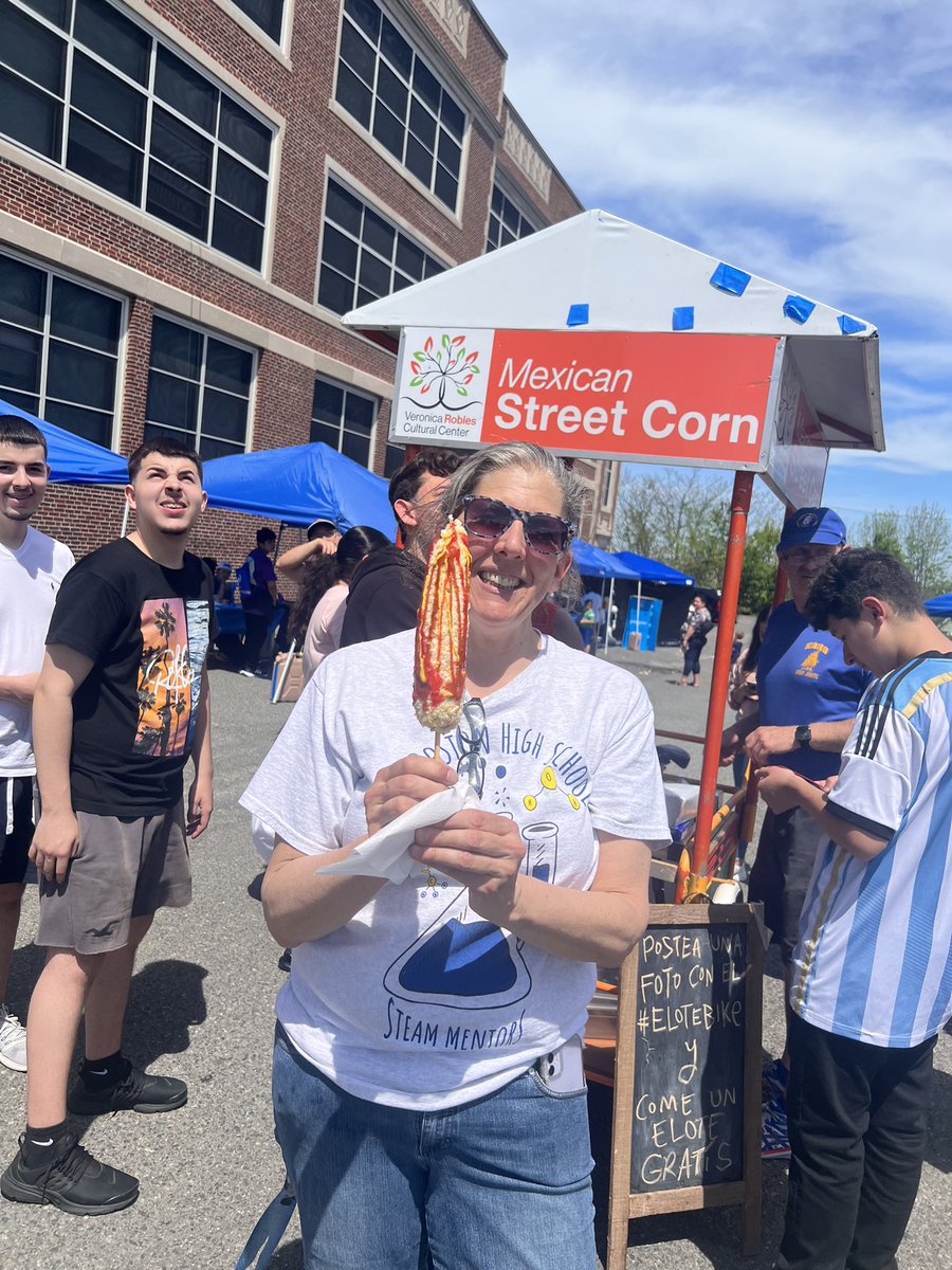 ebhs_science's tweet photo. Students and teachers from @VroccBoston were a fan favorite at East Boston STEAM Day today! We had dance lessons and elote! https://t.co/AtEFCDlsCB