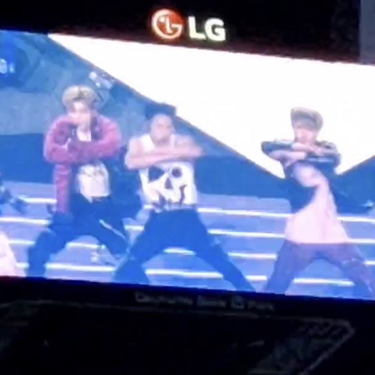 renjunthelight's tweet image. RENJUN DID HAECHAN’S THERE WAS NO YOU THERE WAS NO ME PART TO THE HIGH NOTE OF HIS AND JENO TOOK OFF HIS JACKET AFTERWARDS ANSNANS OH GOD STRAIGHT UP ATTACK