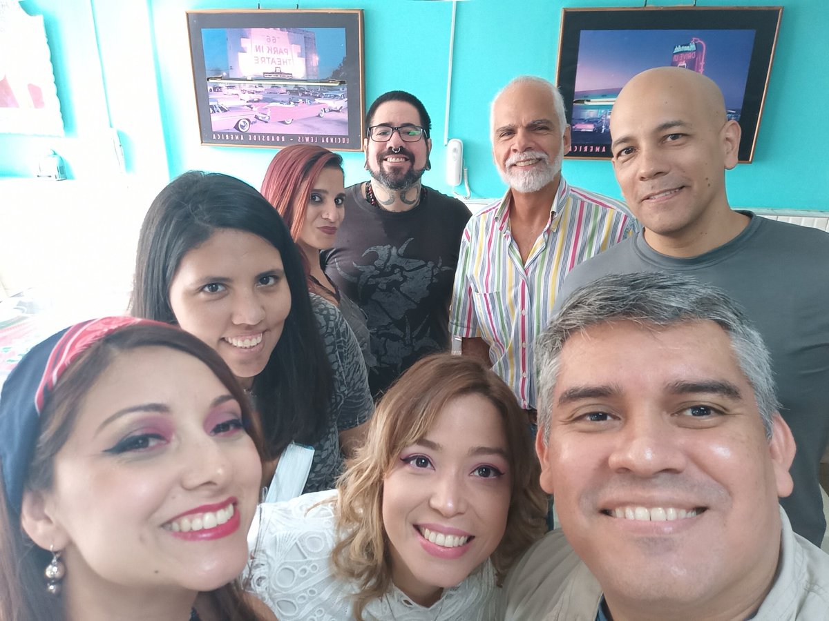 jomyfi's tweet photo. #EncuentroHIVE con @danielvehe @NahuPuku @orimusic8 @cHaRsgraphic @YlichElRuso @ayleenron72 @draojo.
#hive #meetup #Caracas https://t.co/0qF7cLm9XG
