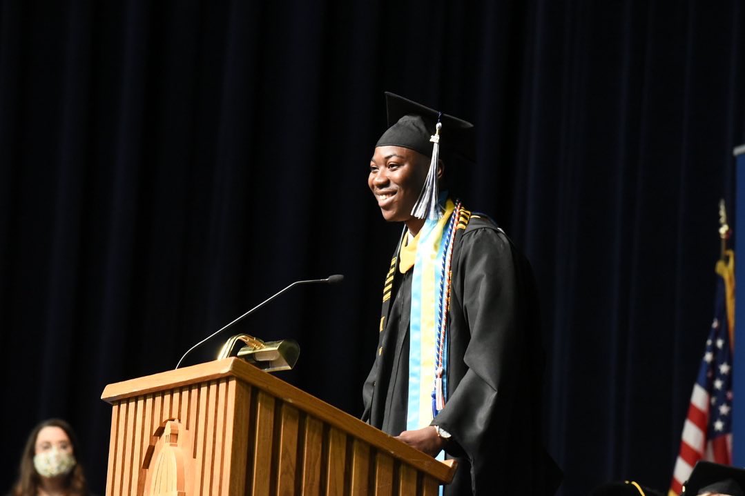 UISedu's tweet photo. Congratulations to all of the #UISedu Class of 2022 graduates who took part in the College of Liberal Arts and Sciences Commencement Ceremony today! #UIS22 https://t.co/Mq2rcJuwGm