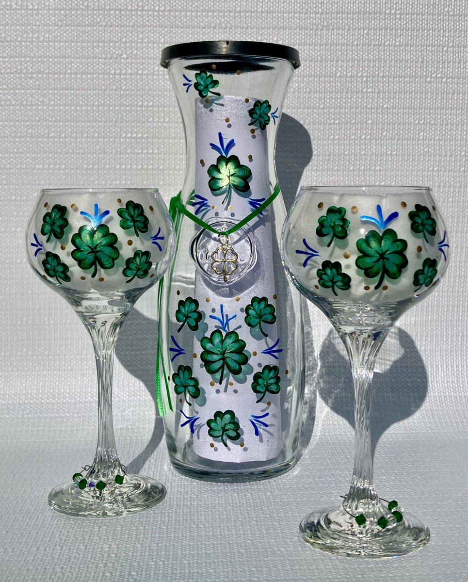 ipaintitpretty's tweet photo. Shamrock carafe and glasses https://t.co/CrqbYBv2JK #irishgifts #shamrockglasses #winegiftset #TMTinsta #weddinggift #irishgifts #carafeandglasses #etsyfinds #gitforcouple https://t.co/GquIEVdmmy