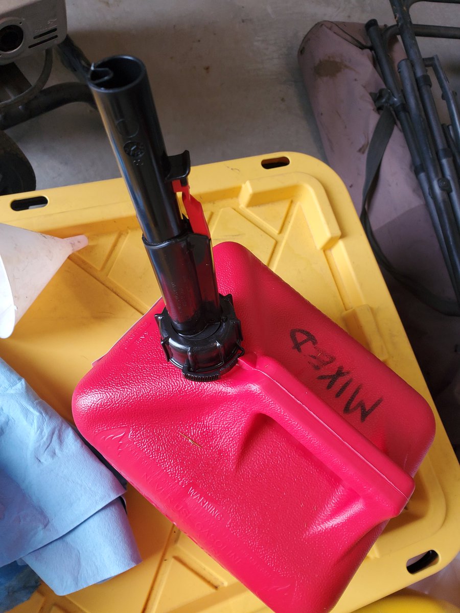 ScottD_redox's tweet photo. Has there ever been a more worthless invention than the safety gas can? https://t.co/5CGfYUXohP