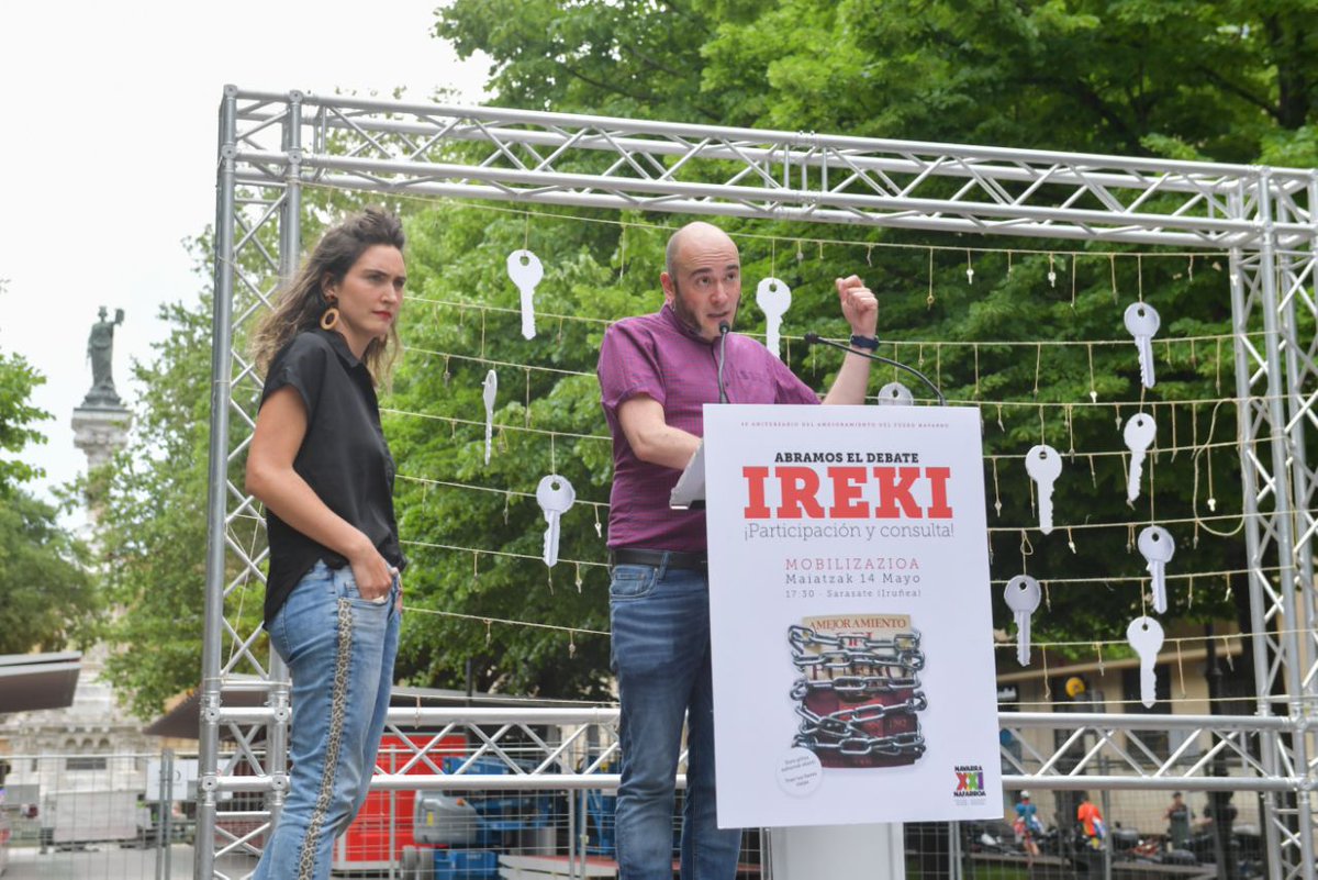 Na21org's tweet photo. Muchas gracias a todas y todos los ciudadanos que se han acercado hoy al paseo Sarasate a reivindicar que en el 40 aniversario del Amejoramiento no tenemos nada que celebrar,sino que es la hora de pedir abrir el debate, asegurar la participación, acordar la voluntad y refrendar❤️ https://t.co/pFKyZ9MrNu