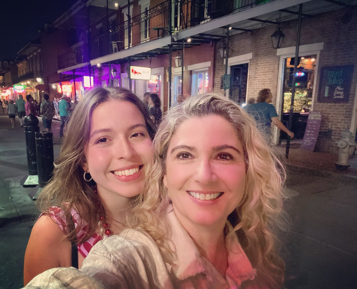 DaphneBarbeito's tweet photo. Afortunada del privilegio de la #maternidad y de ver cumplido etapas importantes de su #vida 
Can’t wait para seguir apoyándola y verla cumplir otros #sueños 
De regreso a PR
#theskyisthelimit #vámonossolas #roadtrip #neworleans #bourbonstreet #celebratinggraduation #amordemivida https://t.co/RfjlPVQiGm