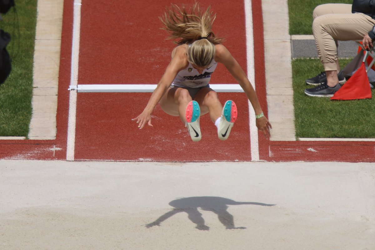5️⃣ events complete.

Avery McMullen of <a href="/CUBuffsTrack/">Colorado Buffaloes Track & XC</a> jumps 5.85m (19-2.5) to become the top finisher in the Heptathlon long jump.

Hept standings after 5 events:
1. Allie Jones (4216 pts)
2. Avery McMullen (4165 pts)
3. Skylar Sieben (4059 pts)

#Pac12TF
📸: <a href="/lhanndowns/">Logan Hannigan-Downs</a>