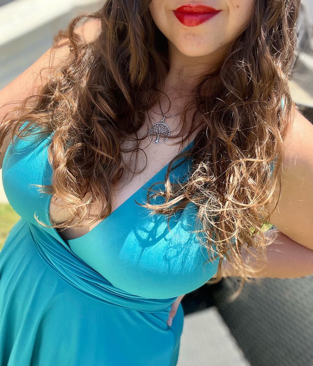 TinyHotToes's tweet photo. Different type of pic today since it’s so sunny and beautiful outside! SUBSCRIBE TO MY ONLYFANS https://t.co/xhgMK0zcCg  @onlyfanspromo99 #lipstick #redlips #sexywomen #closeup #bbw #bossbabe #onlyfans #ContentCreator #beautiful #goddess #buyerswanted https://t.co/rDxPqmN4cj