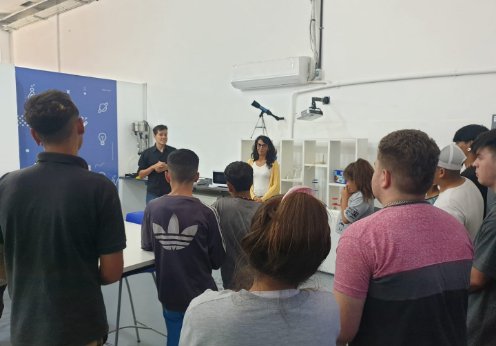 DIATFONTANA's tweet photo. En el día de ayer visitamos "Conectar LAB Chaco" en la ciudad de Fontana.  Un hermosa experiencia de aprendizaje y descubrimiento. Festejamos se posibiliten estos espacios en que lxs jóvenes se puedan encontrar con una manera diferente de aprender. https://t.co/Prgv1Qhudf